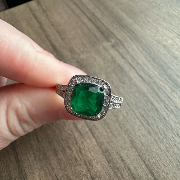 Jewelry - Emerald Green and Silver Women's Ring